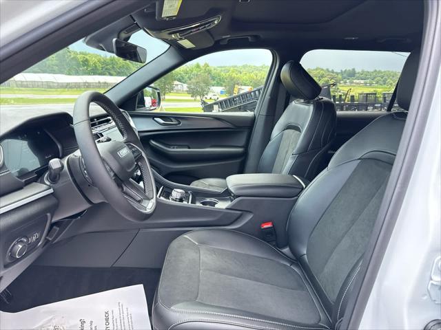 new 2025 Jeep Grand Cherokee L car, priced at $49,056
