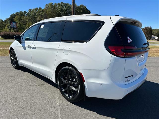 new 2025 Chrysler Pacifica car, priced at $52,114