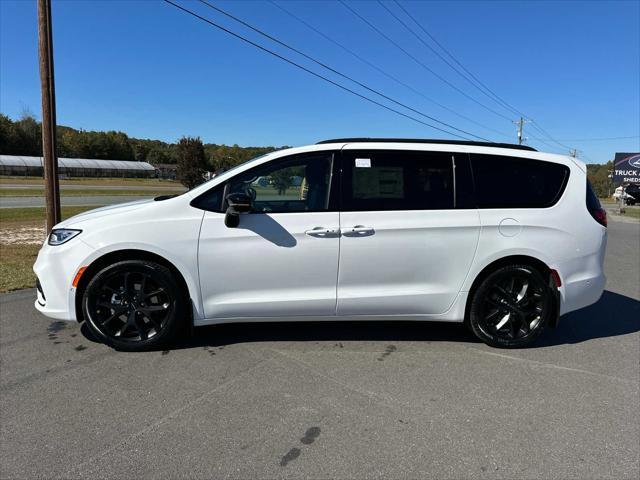 new 2025 Chrysler Pacifica car, priced at $51,114