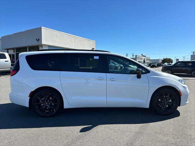 new 2025 Chrysler Pacifica car, priced at $52,114