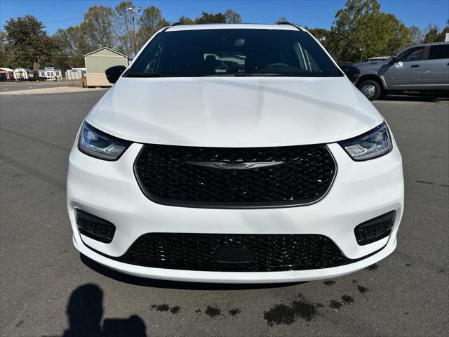 new 2025 Chrysler Pacifica car, priced at $51,114