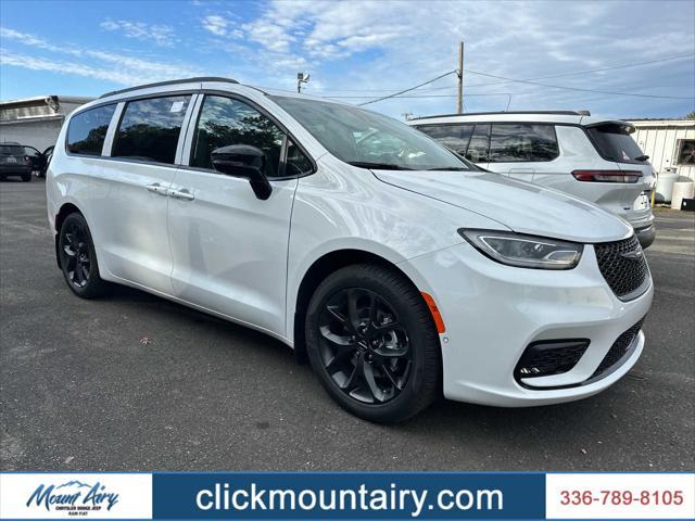 new 2025 Chrysler Pacifica car, priced at $56,045