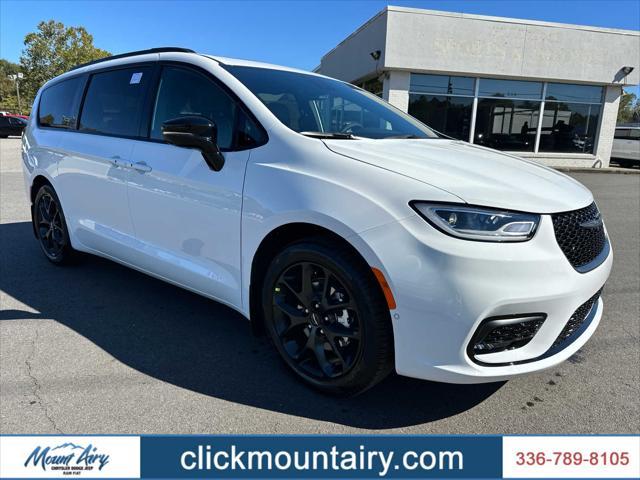 new 2025 Chrysler Pacifica car, priced at $52,114