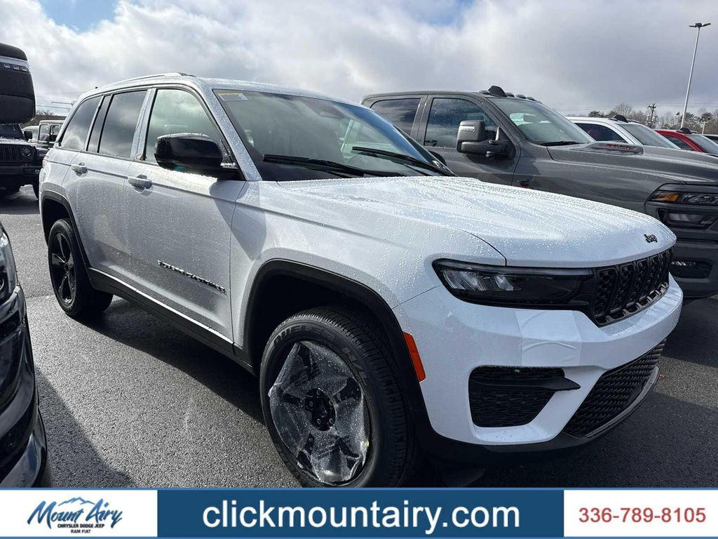new 2025 Jeep Grand Cherokee car, priced at $45,498