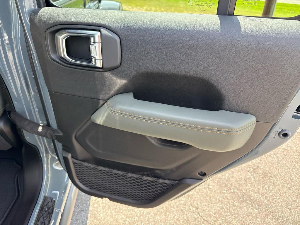 new 2025 Jeep Gladiator car, priced at $58,397