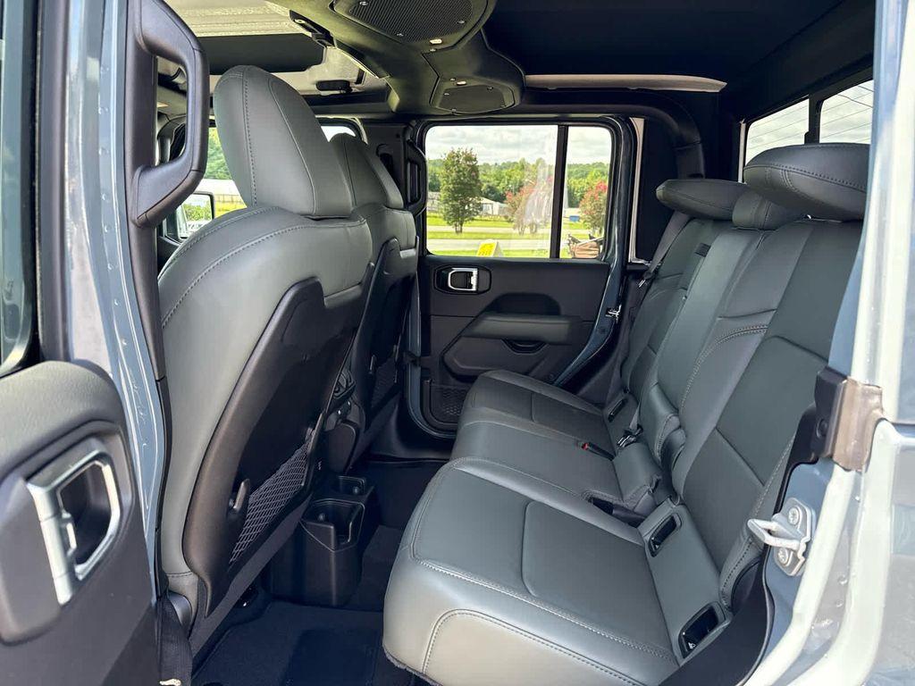 new 2025 Jeep Gladiator car, priced at $58,397