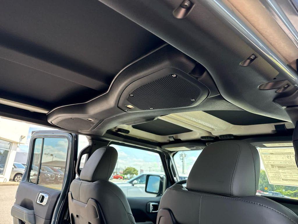 new 2025 Jeep Gladiator car, priced at $58,397