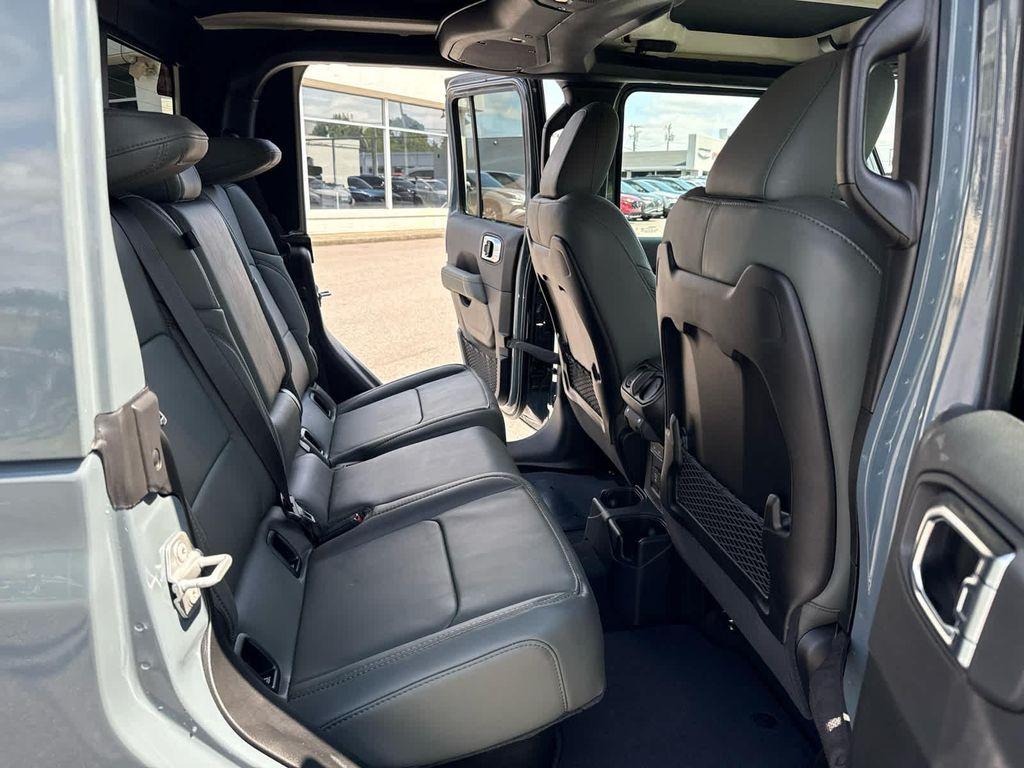 new 2025 Jeep Gladiator car, priced at $58,397