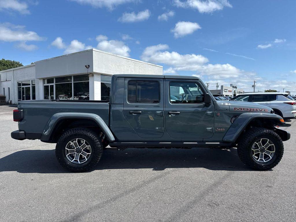 new 2025 Jeep Gladiator car, priced at $58,397