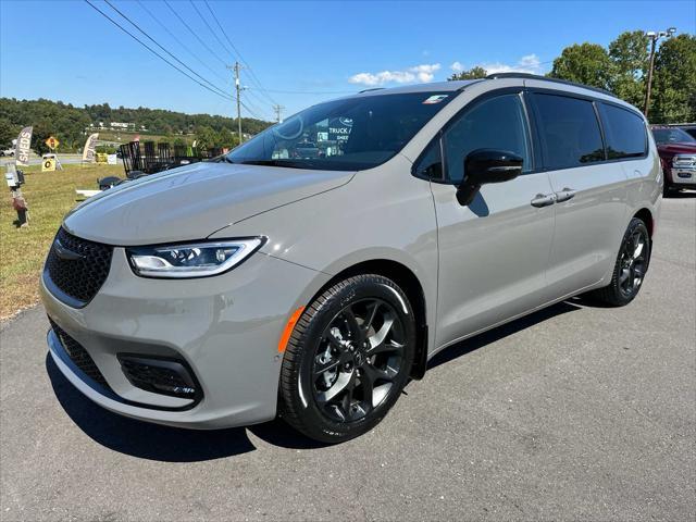 new 2024 Chrysler Pacifica car, priced at $48,212