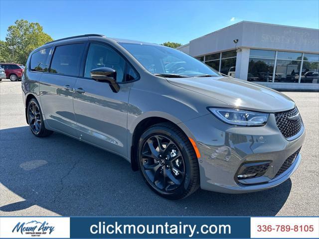 new 2024 Chrysler Pacifica car, priced at $48,212