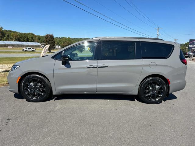 new 2024 Chrysler Pacifica car, priced at $48,212