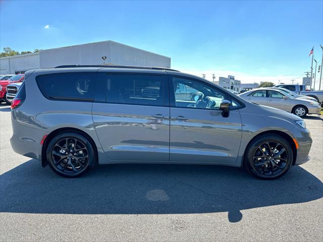 new 2024 Chrysler Pacifica car, priced at $48,212