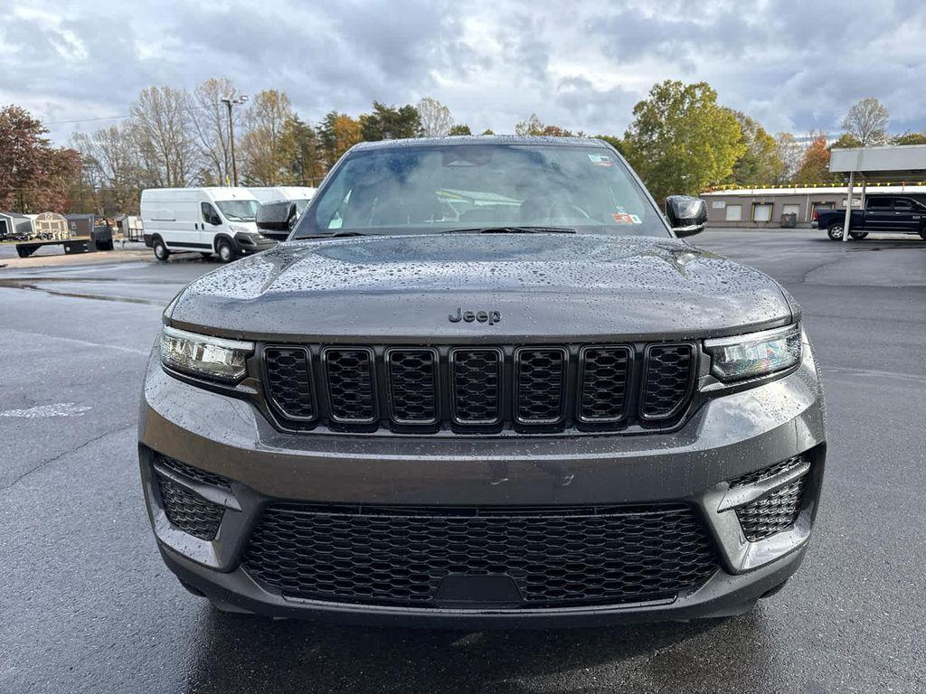 new 2025 Jeep Grand Cherokee car, priced at $45,897