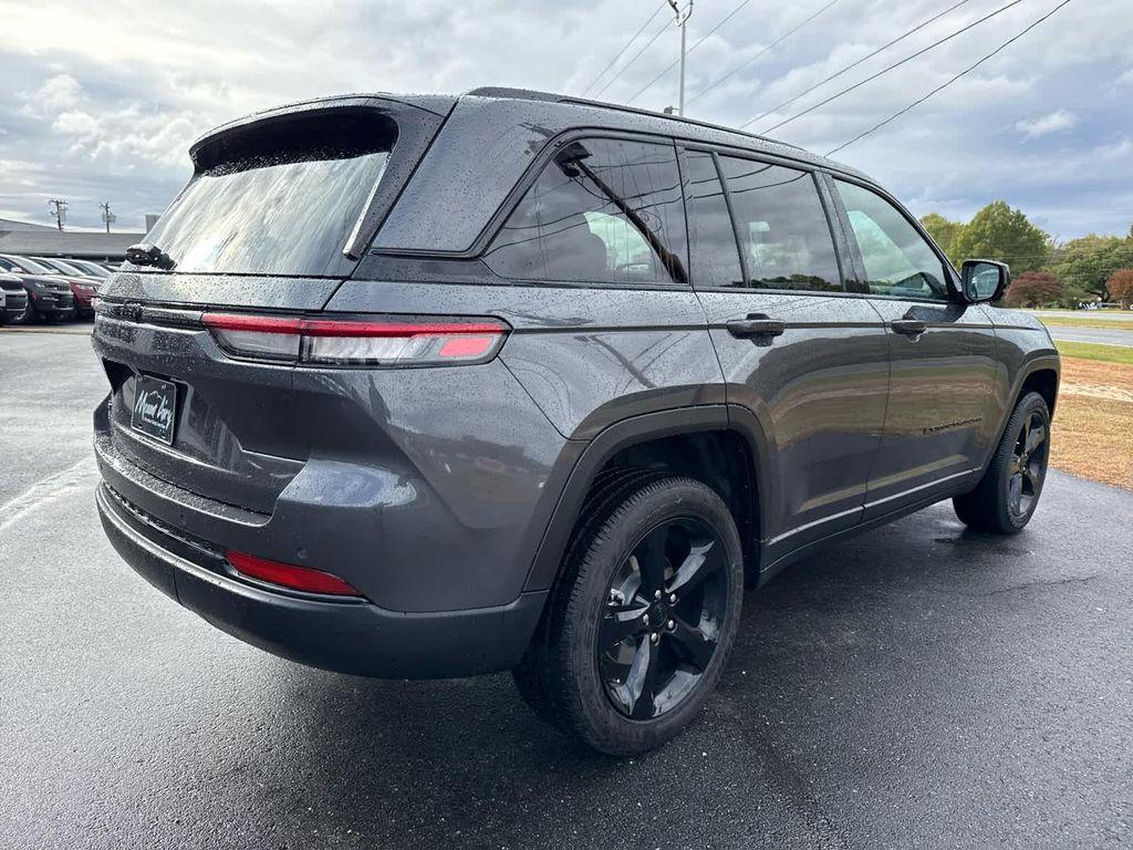 new 2025 Jeep Grand Cherokee car, priced at $45,897