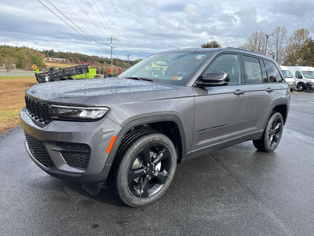 new 2025 Jeep Grand Cherokee car, priced at $45,897