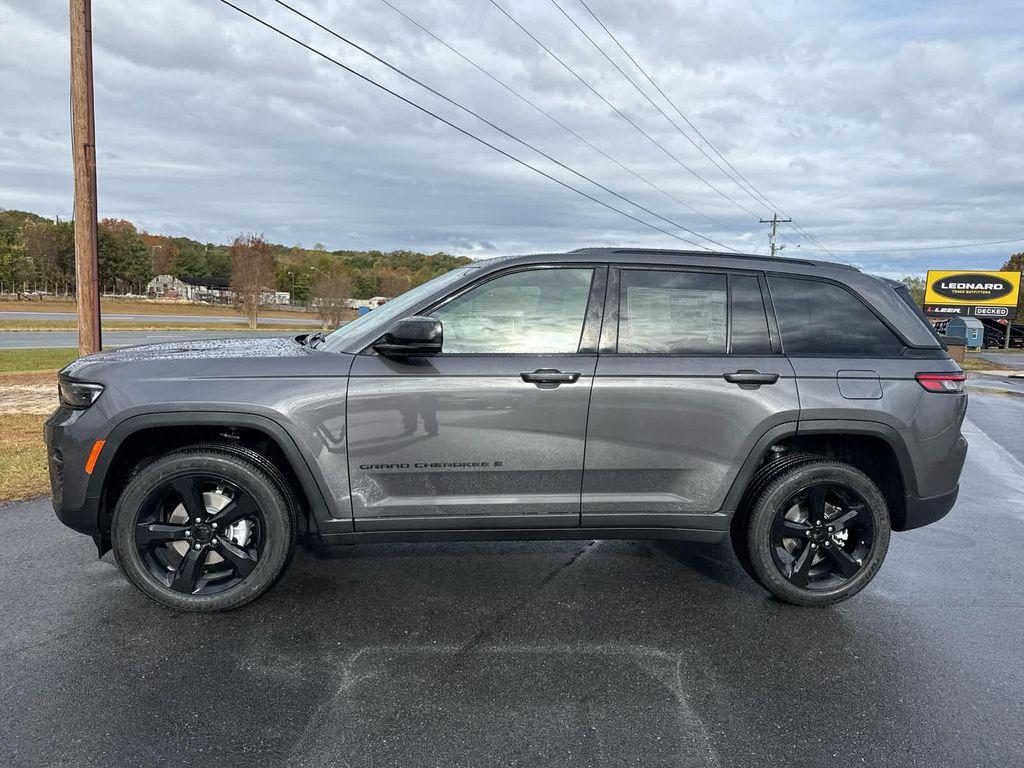 new 2025 Jeep Grand Cherokee car, priced at $45,897