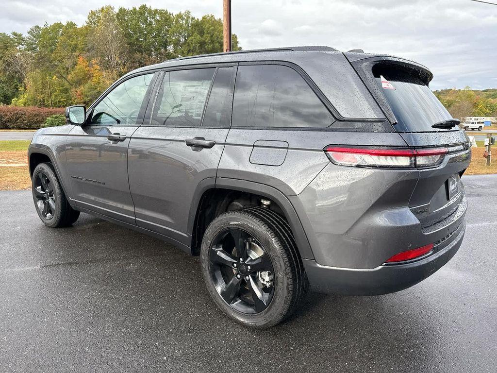 new 2025 Jeep Grand Cherokee car, priced at $45,897
