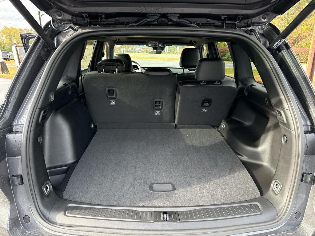 new 2025 Jeep Grand Cherokee car, priced at $45,897