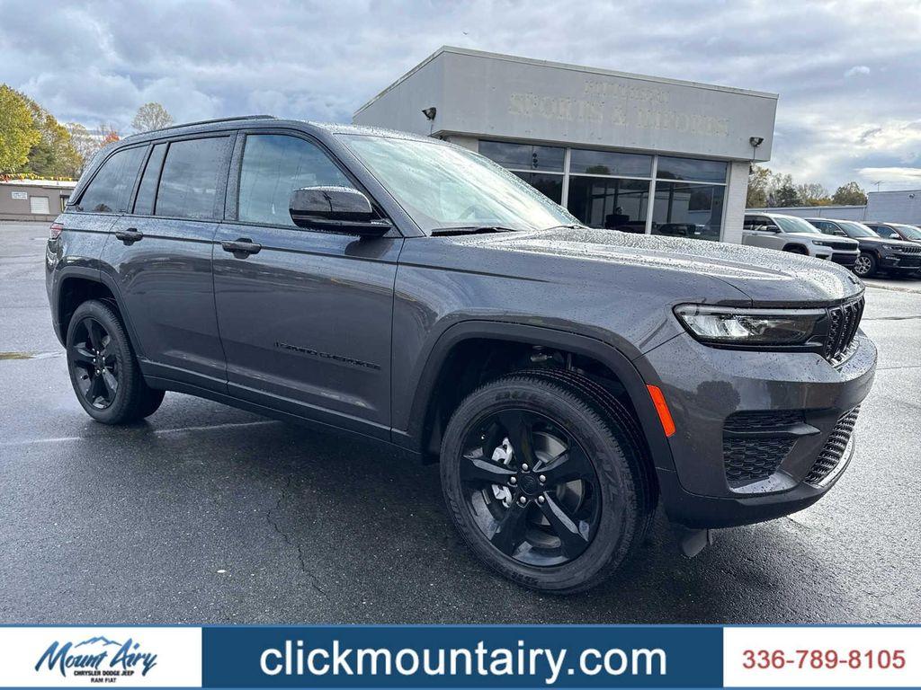 new 2025 Jeep Grand Cherokee car, priced at $45,897