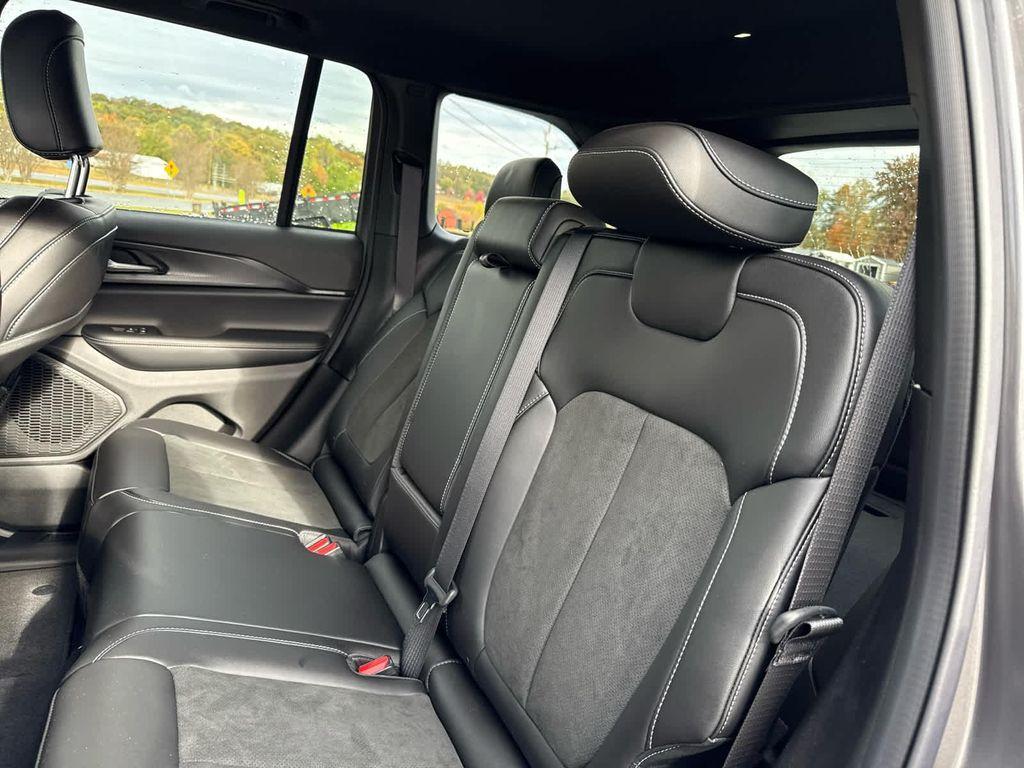 new 2025 Jeep Grand Cherokee car, priced at $45,897