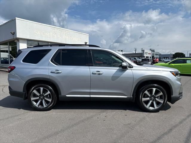 used 2025 Honda Pilot car, priced at $47,699