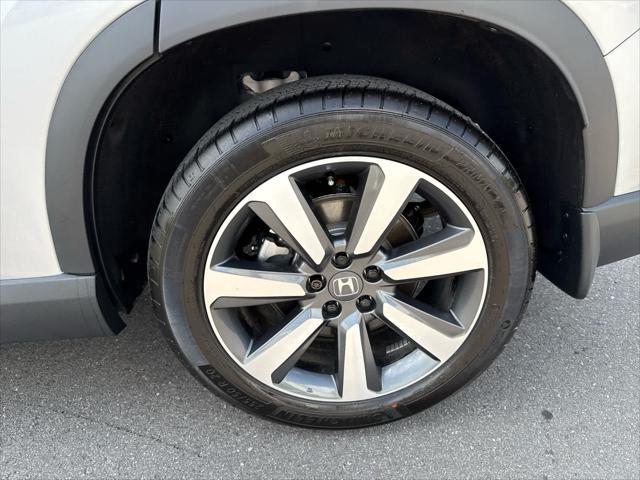 used 2025 Honda Pilot car, priced at $47,699