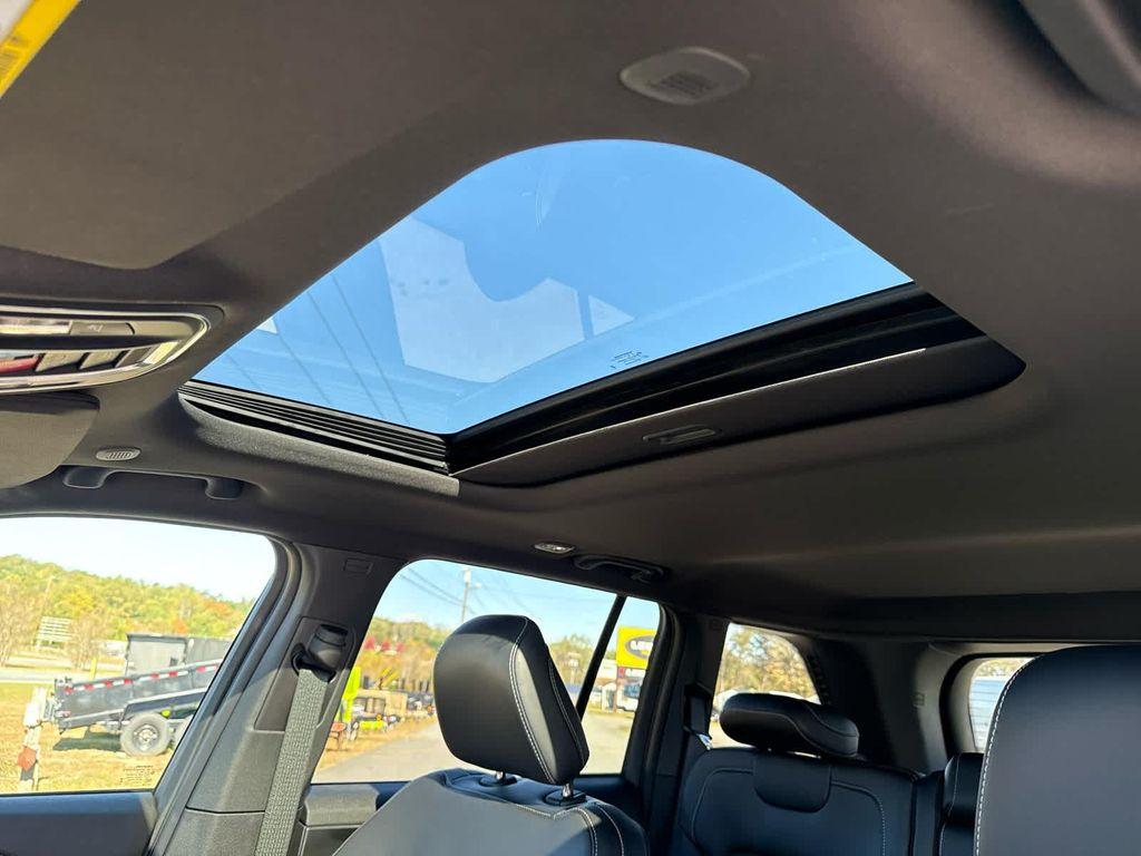 new 2025 Jeep Grand Cherokee car, priced at $45,897