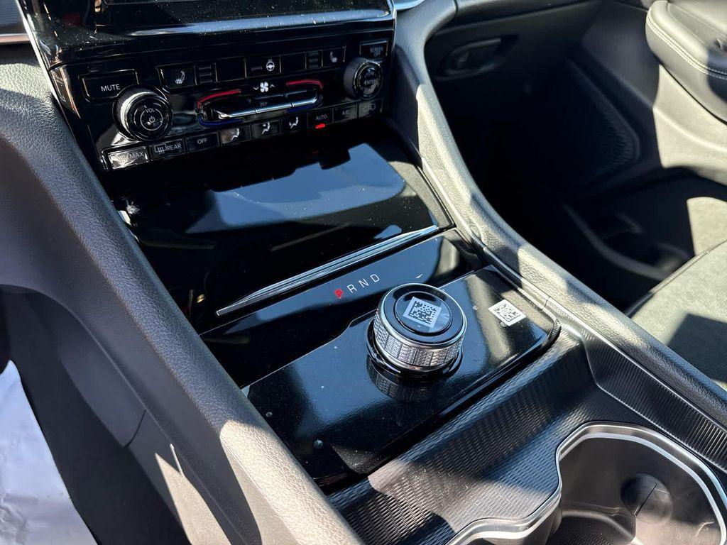new 2025 Jeep Grand Cherokee car, priced at $45,897