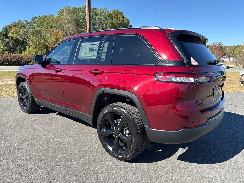 new 2025 Jeep Grand Cherokee car, priced at $45,897