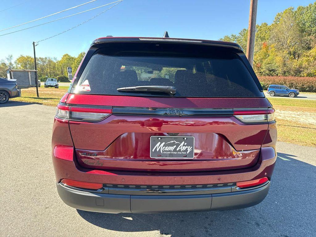 new 2025 Jeep Grand Cherokee car, priced at $45,897