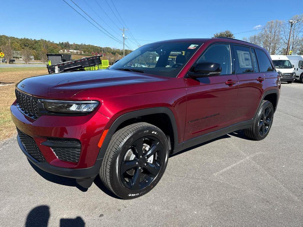 new 2025 Jeep Grand Cherokee car, priced at $45,897