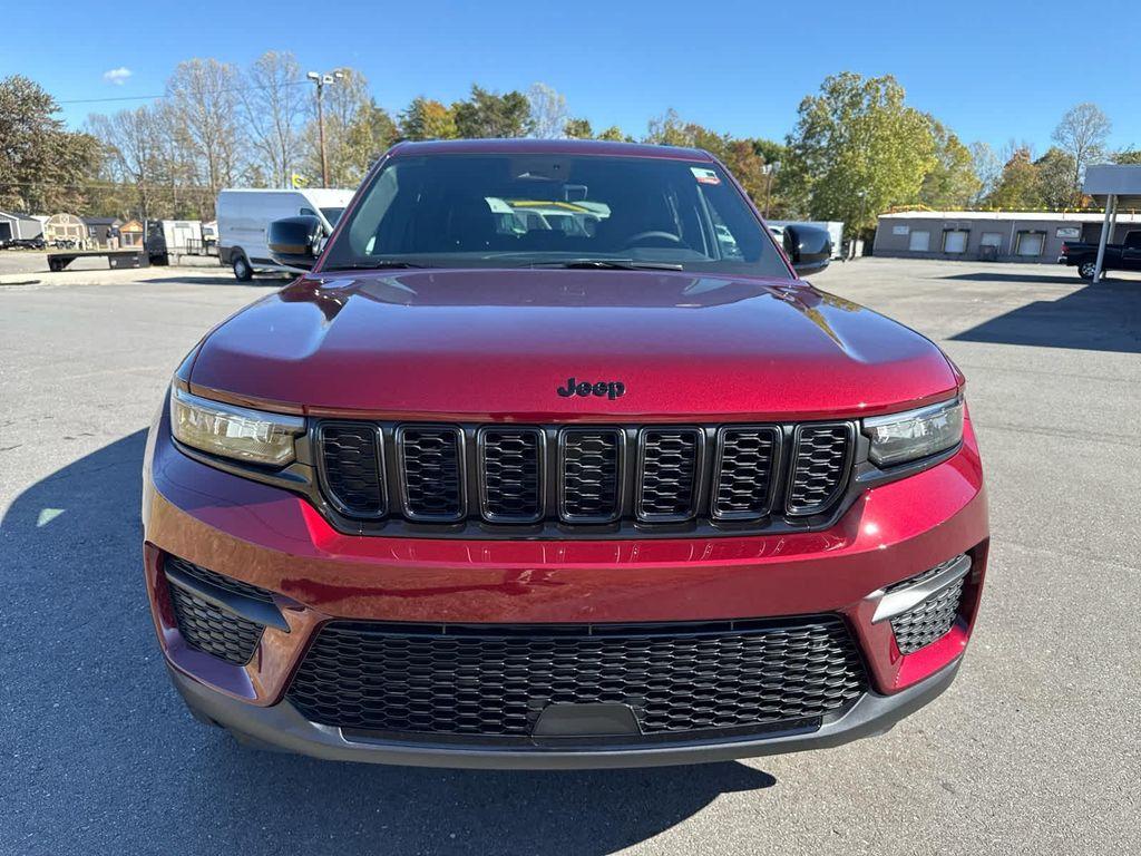 new 2025 Jeep Grand Cherokee car, priced at $45,897