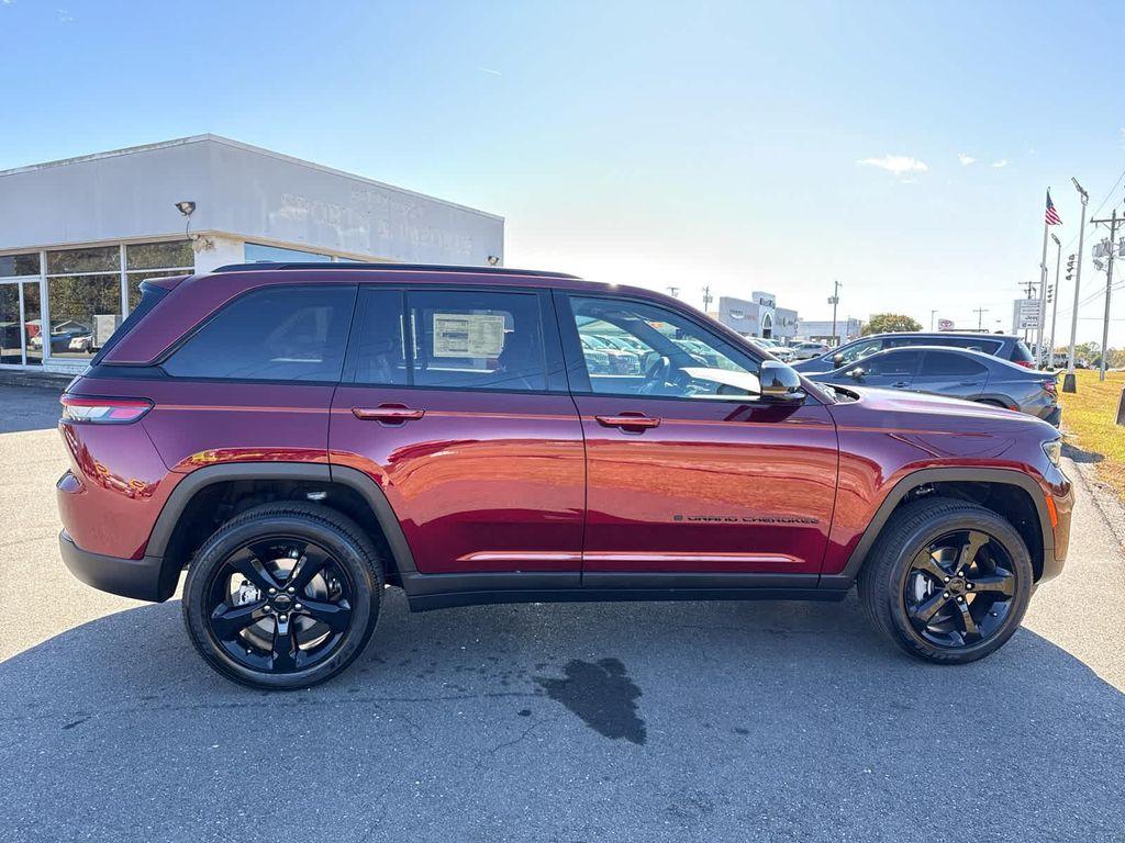 new 2025 Jeep Grand Cherokee car, priced at $45,897