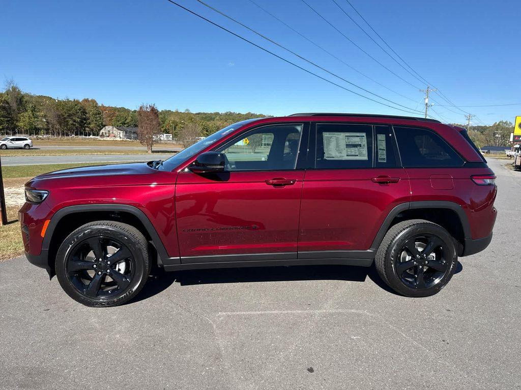 new 2025 Jeep Grand Cherokee car, priced at $45,897