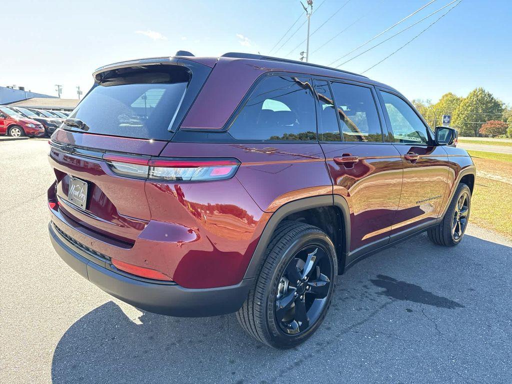 new 2025 Jeep Grand Cherokee car, priced at $45,897