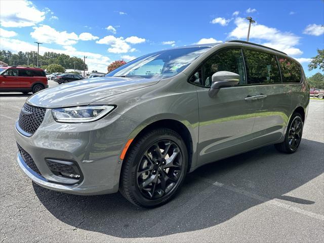 new 2023 Chrysler Pacifica car, priced at $43,673