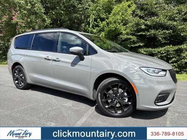 new 2023 Chrysler Pacifica car, priced at $43,673