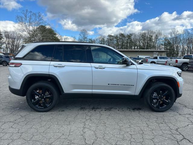 new 2025 Jeep Grand Cherokee car, priced at $44,822