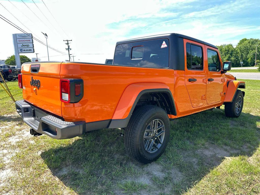 new 2025 Jeep Gladiator car, priced at $46,997