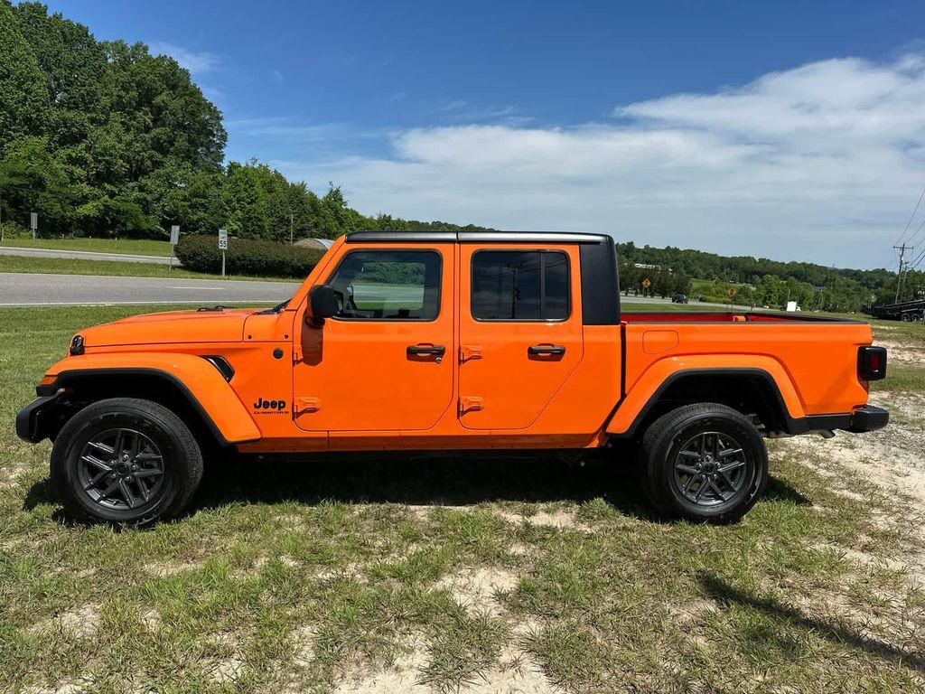new 2025 Jeep Gladiator car, priced at $46,997