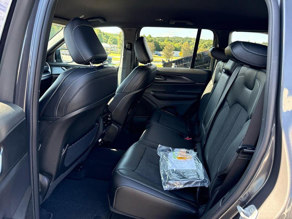 new 2025 Jeep Grand Cherokee car, priced at $42,987