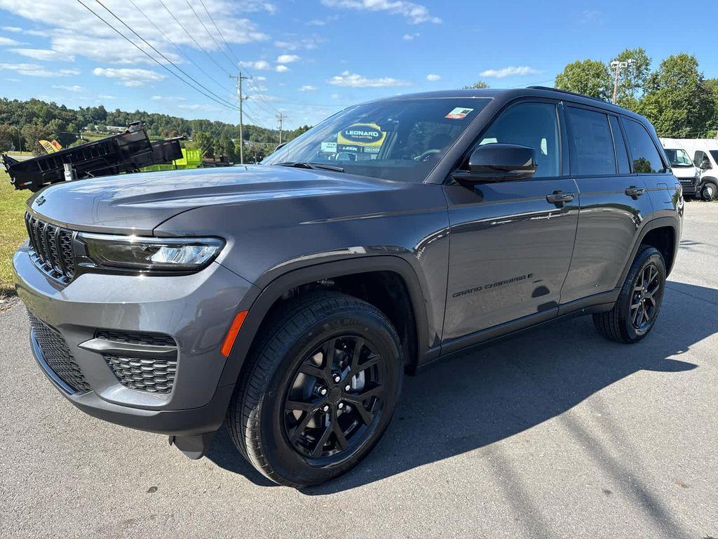 new 2025 Jeep Grand Cherokee car, priced at $42,987