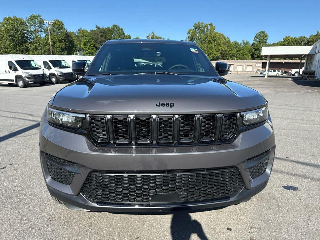 new 2025 Jeep Grand Cherokee car, priced at $42,987