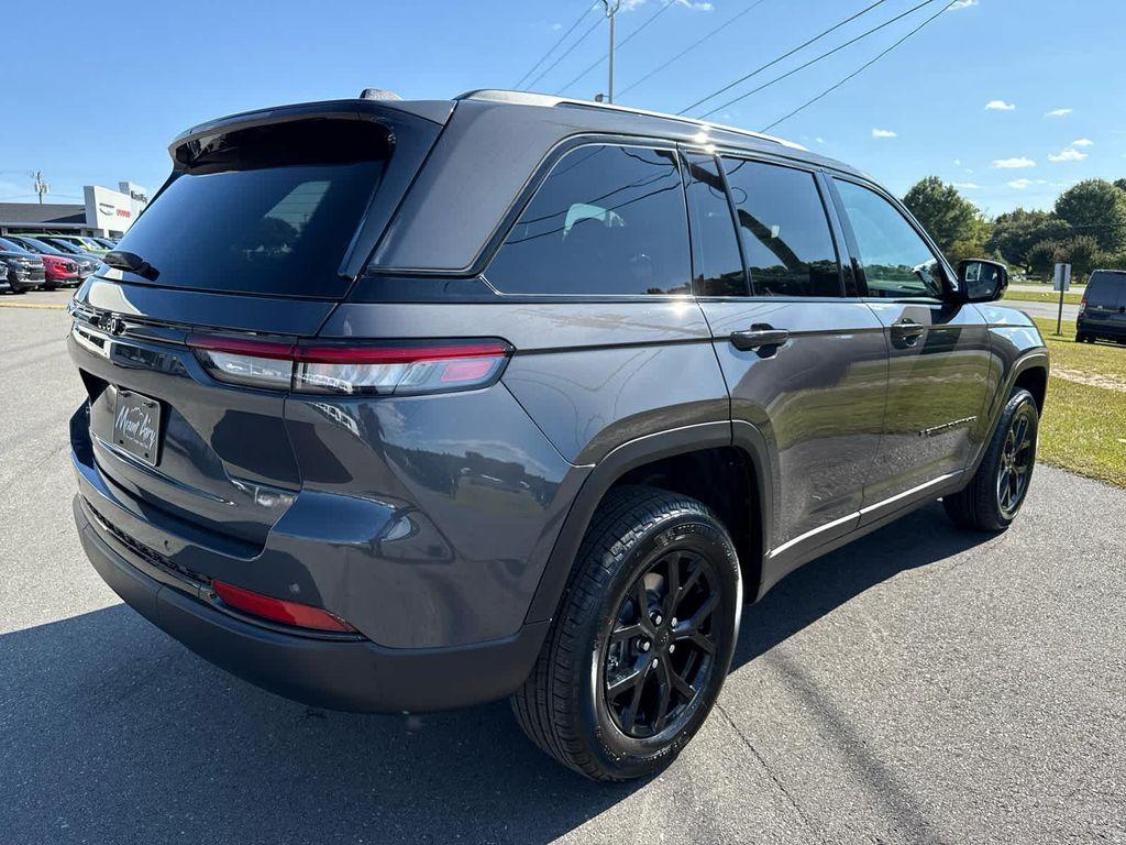 new 2025 Jeep Grand Cherokee car, priced at $42,987
