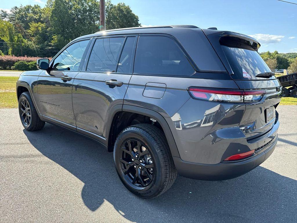 new 2025 Jeep Grand Cherokee car, priced at $42,987