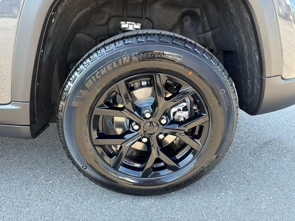 new 2025 Jeep Grand Cherokee car, priced at $42,987