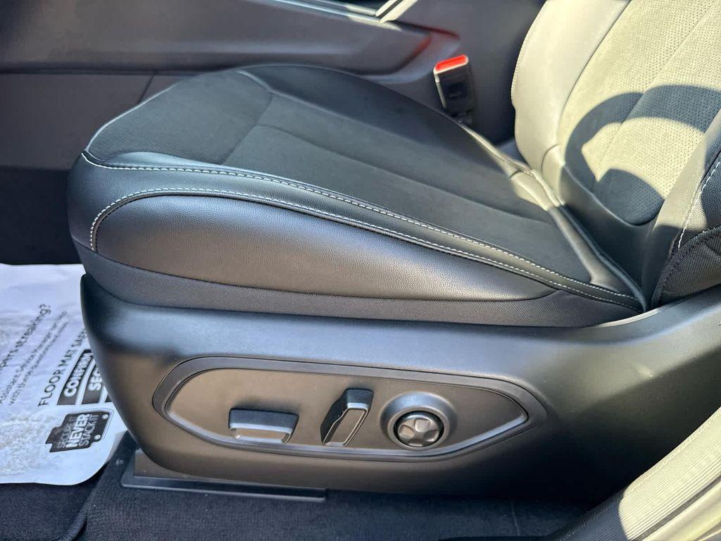new 2025 Jeep Grand Cherokee car, priced at $42,987