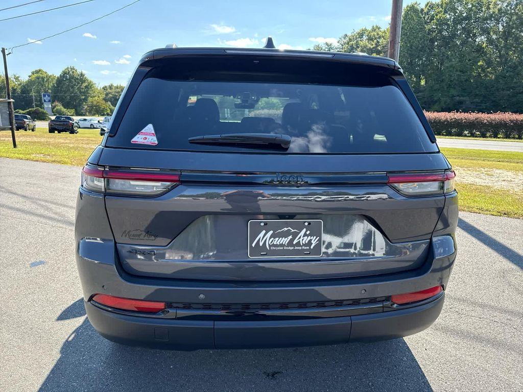 new 2025 Jeep Grand Cherokee car, priced at $42,987