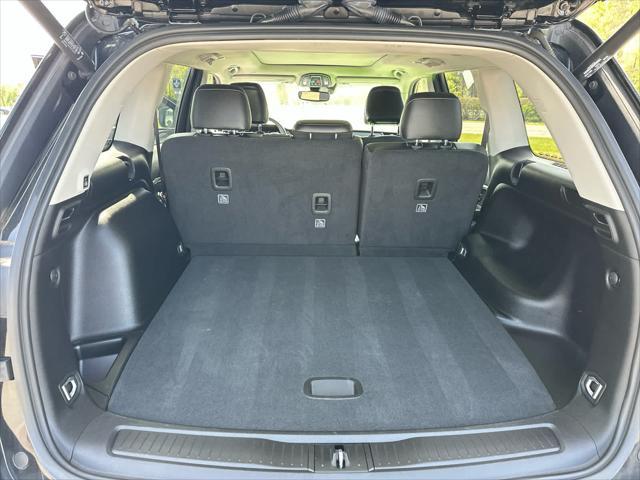 used 2024 Jeep Grand Cherokee car, priced at $38,999